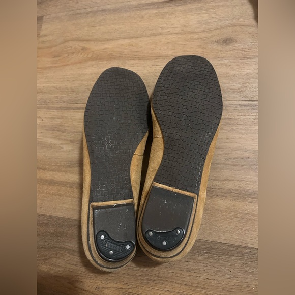 Naturalizer Tan Flats with Gold Detail - Picture 5 of 7